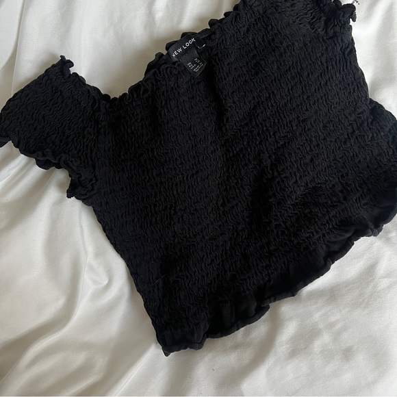 Black off the shoulder lettuce trim tee from New Look 🖤 - Picture 2 of 4